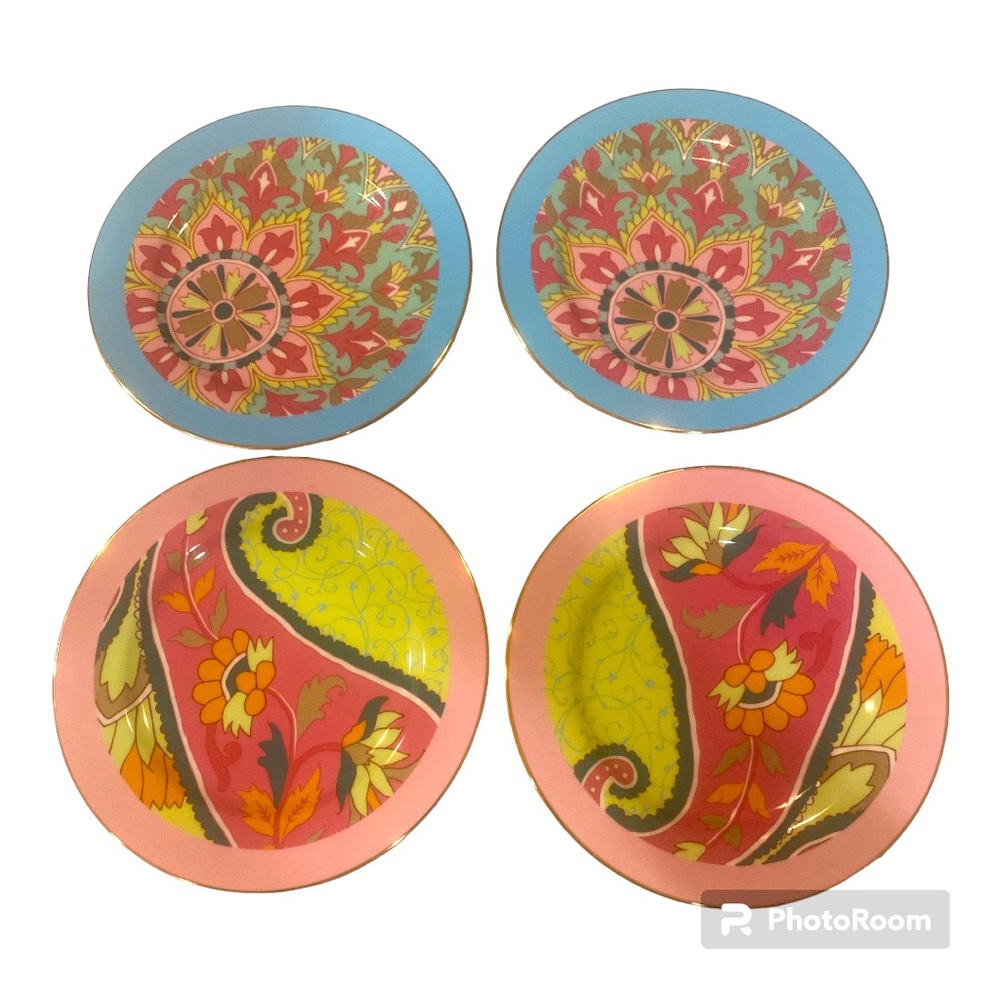 Set of 4 Anthropologie 8 1/2 inch plates